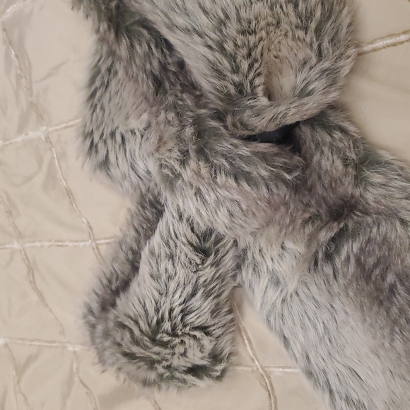 Aldo Faux Fur Scarf Gray - Picture 4 of 6